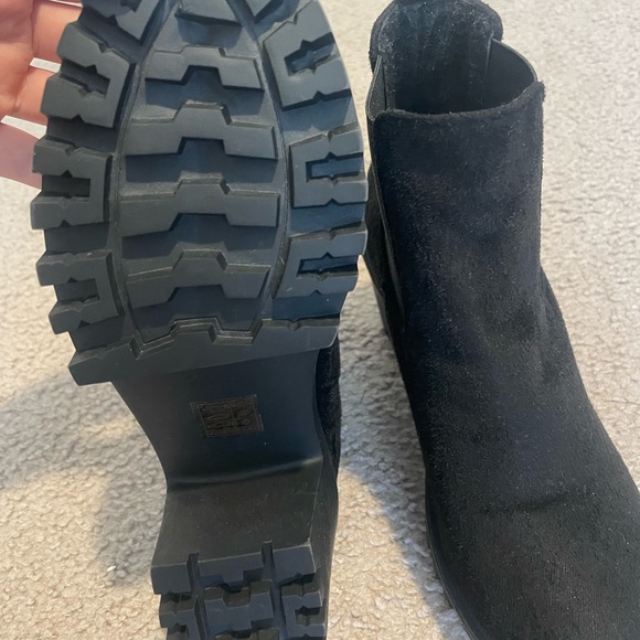 Black boots - Picture 3 of 3